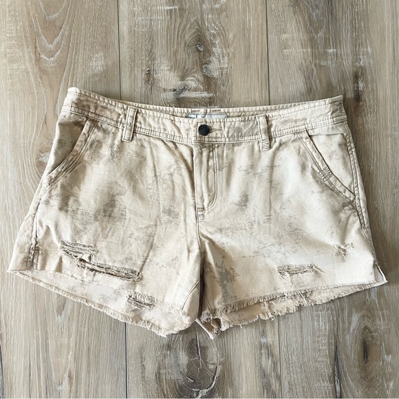 Free People Distressed Cutoff Short - Picture 1 of 13